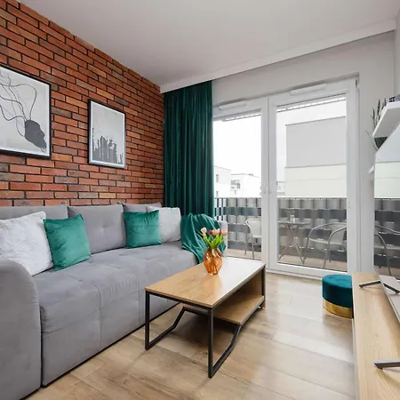 Modern With Parking & Balcony Suited For Remote Work By Renters *