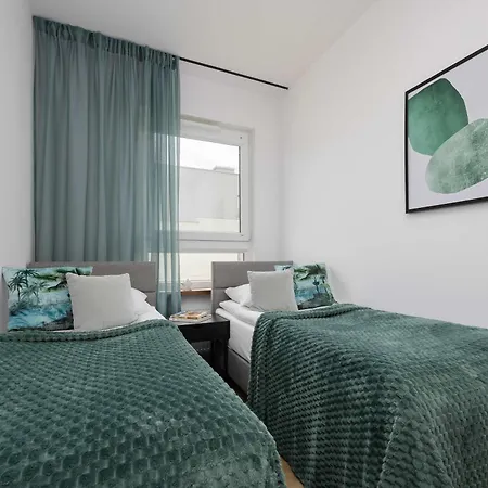 Modern With Parking & Balcony Suited For Remote Work By Renters Apartment Warsaw