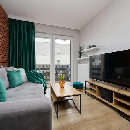 Modern With Parking & Balcony Suited For Remote Work By Renters Warszawa