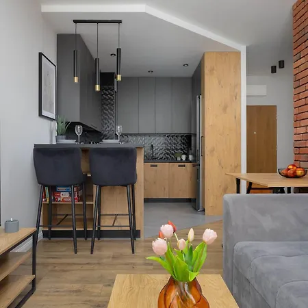 Modern With Parking & Balcony Suited For Remote Work By Renters Warsaw