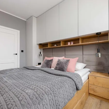 Modern With Parking & Balcony Suited For Remote Work By Renters Lägenhet *