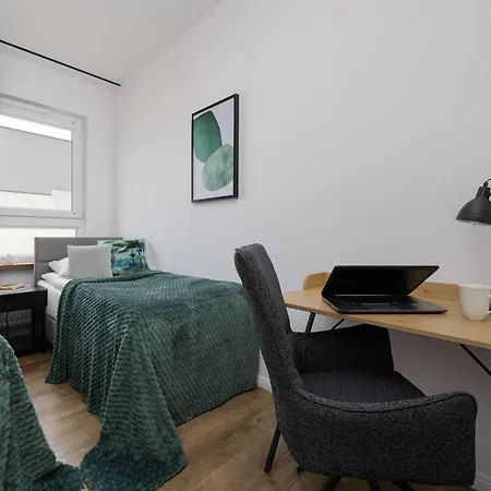 Modern With Parking & Balcony Suited For Remote Work By Renters Apartment Warsaw