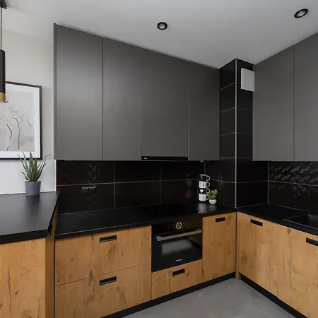 Modern With Parking & Balcony Suited For Remote Work By Renters Lägenhet *