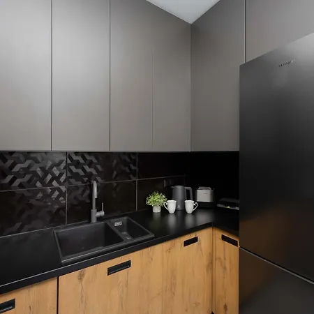 Apartment Modern With Parking & Balcony Suited For Remote Work By Renters