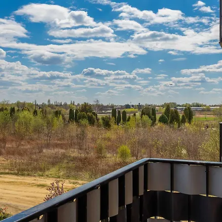 Apartment Modern With Parking & Balcony Suited For Remote Work By Renters *